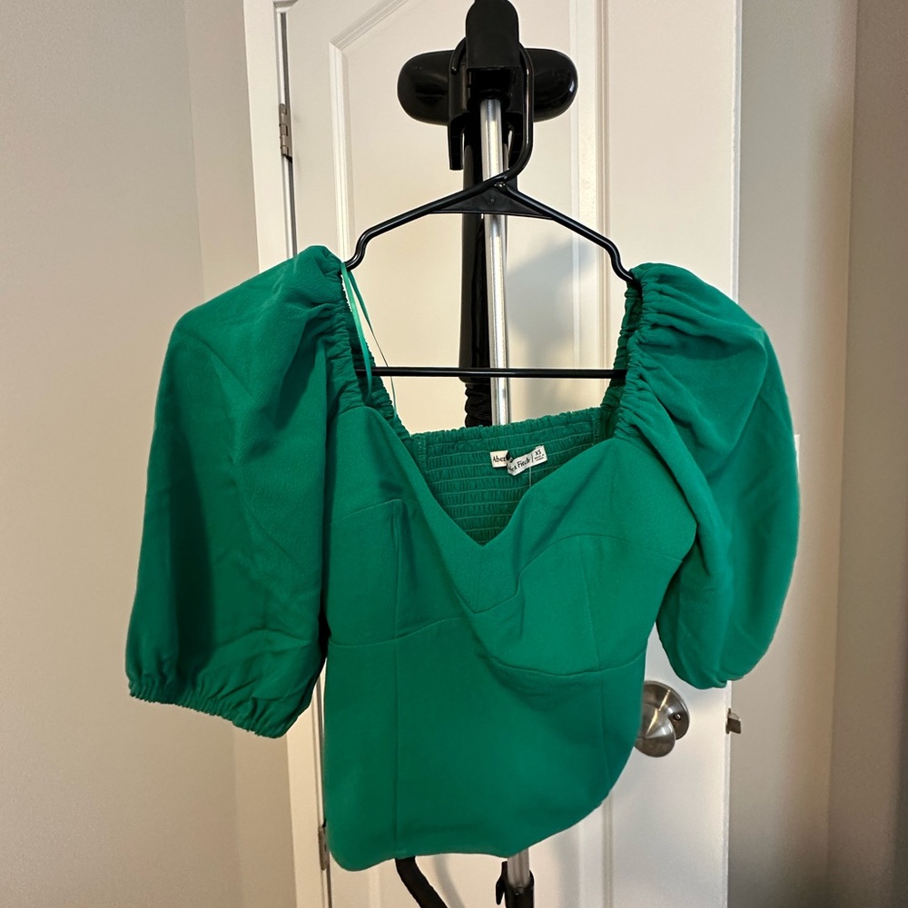 NWTs!!  Women’s Emerald Green Blouse - Abercrombie and Fitch - XS